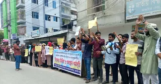 রাজশাহীতে জাতীয় বিশ্ববিদ্যালয়ের শিক্ষার্থীদের ৬ দাবিতে বিক্ষোভ